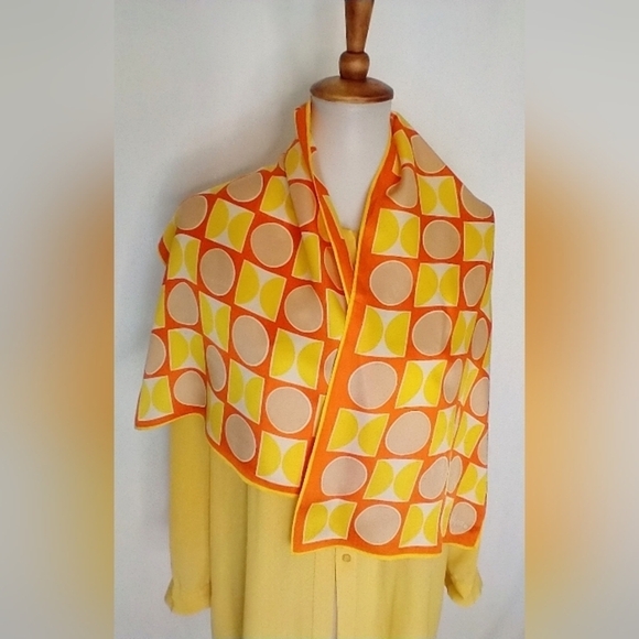 VINTAGE VERA BRIGHT GEOMETRIC SCARF - Picture 1 of 5